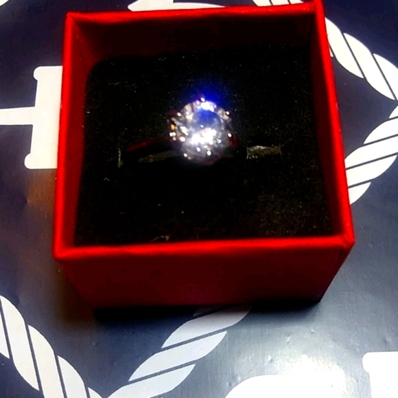 2 carat cz diamond ring size 7 - Picture 6 of 6
